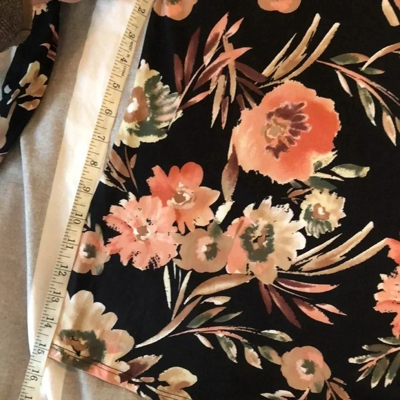 Floral long sleeve top size small - Picture 7 of 10